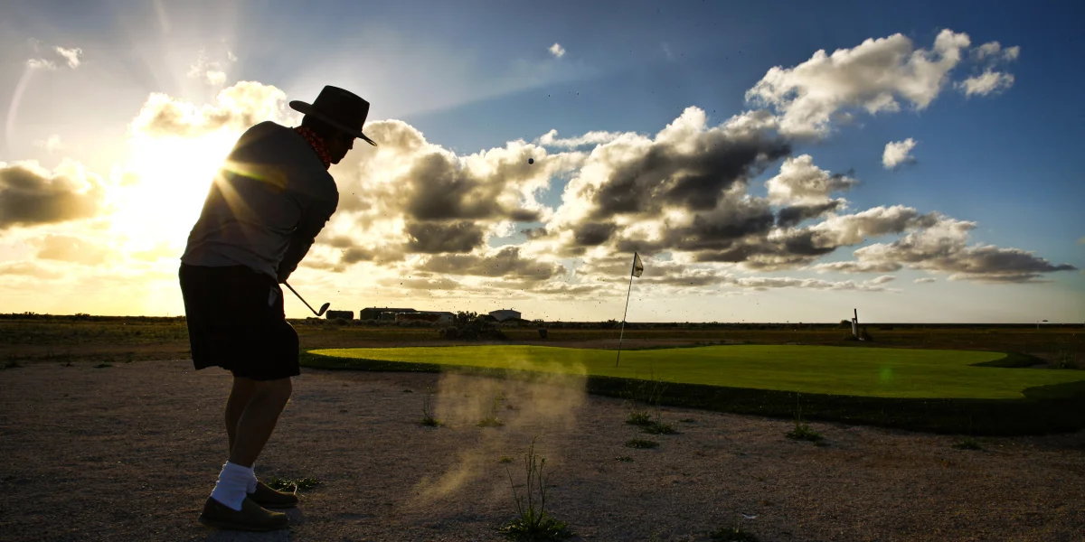 Nullarbor Links Dingo's Den Hole